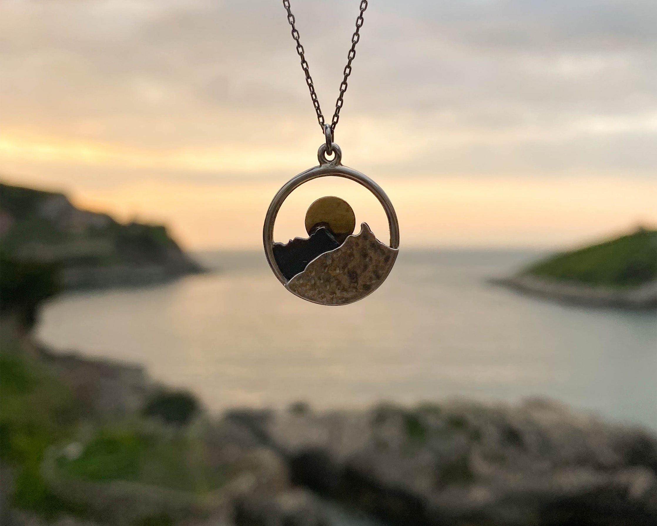 Dağa, Taşa, Güneşe Aşık Olanlara.